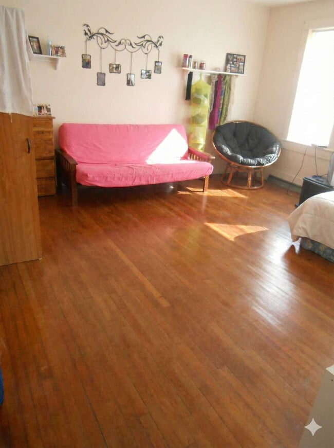 Building Photo - Awesome 2 Bed 1 Bath! Available June 1st!