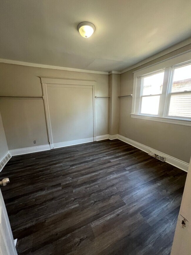 Foto del edificio - Freshly painted 3 bedroom 2 bath
