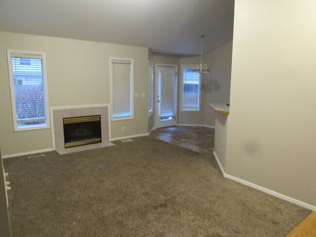 Building Photo - Cozy 3 Bedroom 2 Bath House