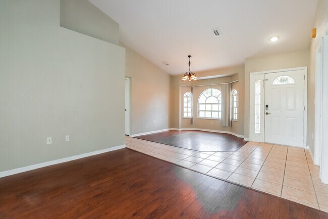 Foto del edificio - 2244 Rio Cir