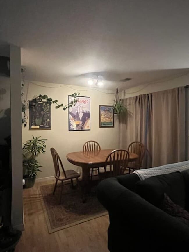Building Photo - This 3 Bedroom, 2.5 bath condo is located ...