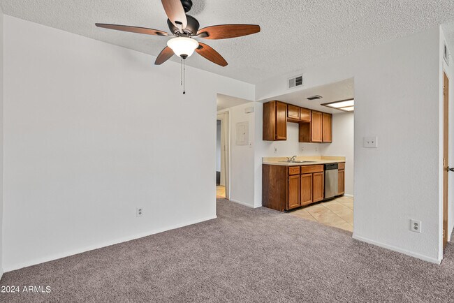 Building Photo - 4211 E Palm Ln