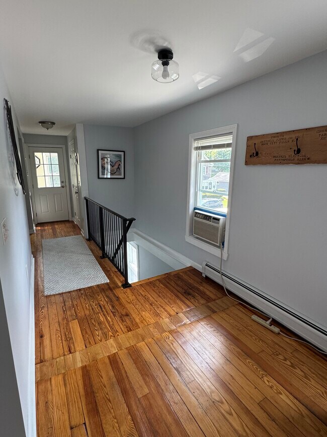 Building Photo - 30 Woodbine Ave