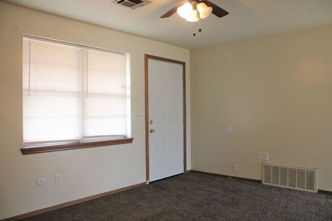 Foto del edificio - $199.00 move in special!