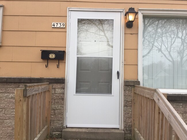 Building Photo - 3 bedroom Single Family