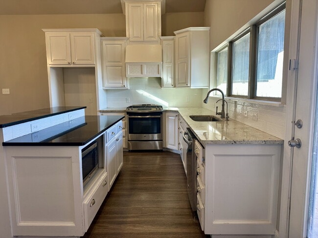 Building Photo - 3/2/2 Home in Kelsey Park – Former Parade of Homes Showcase!