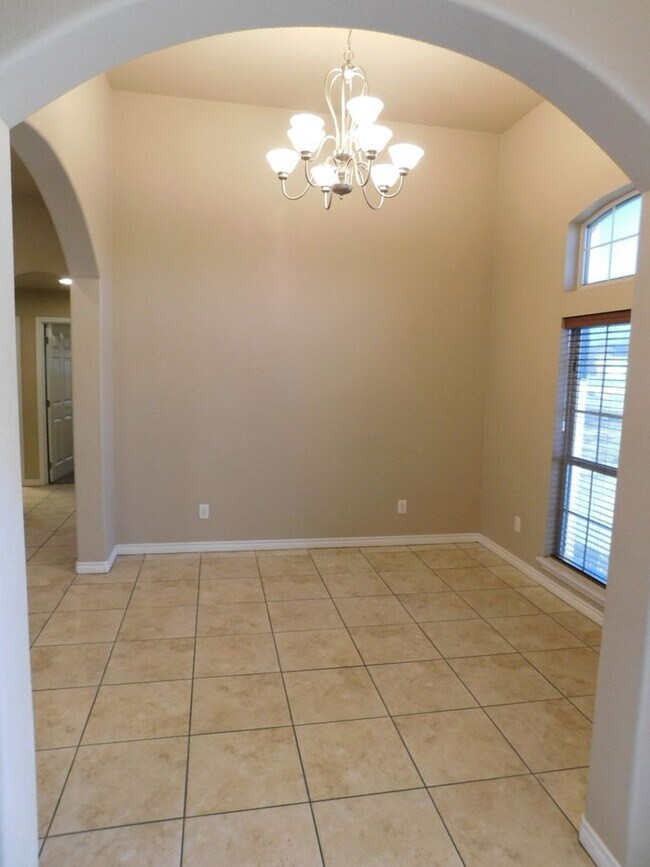Building Photo - 244 Ariana Ct