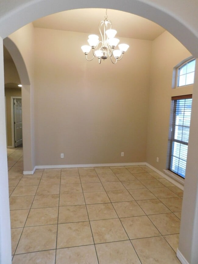 Building Photo - Available NOW!!!! This beautiful 1 story, 3 bedroom, 2 bath, two car garage with garage door open...