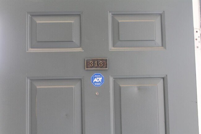Foto del edificio - 9254 Forest Ln