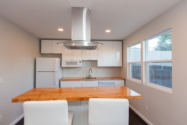 Kitchen includes dishwasher - 4358 Aragon Dr