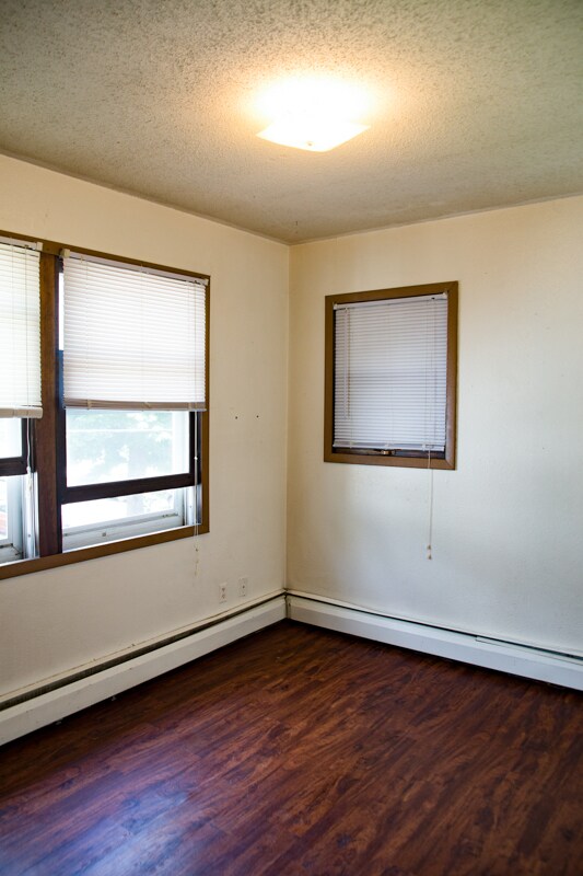 Building Photo - 513 8th Ave SE