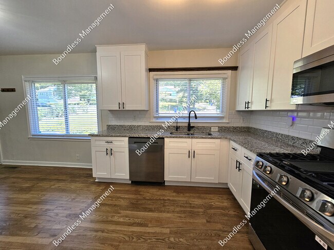 Building Photo - 561 Allendale Dr