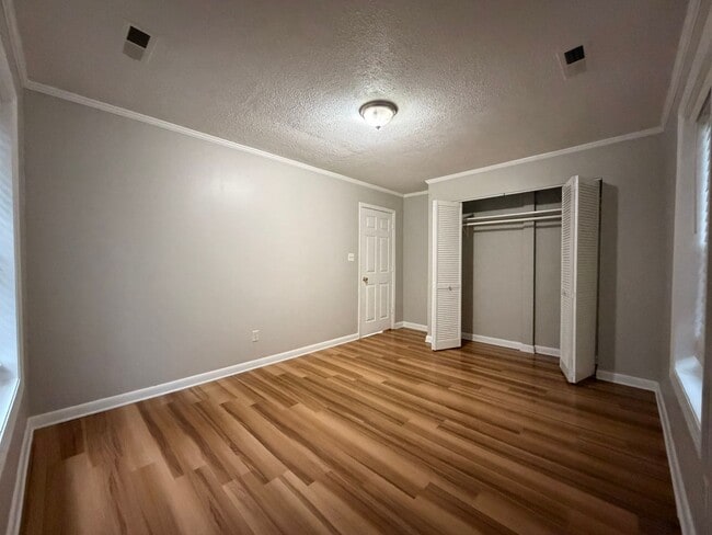 Building Photo - 3 Bed 2 Bath in Hapeville!