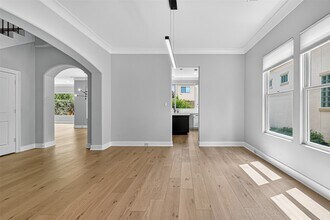 Building Photo - 2731 Stuart Manor