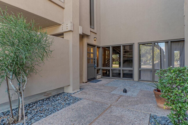Building Photo - 7931 E San Miguel Ave