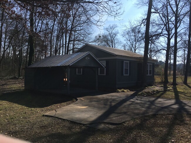 Building Photo - 2/1 Cottage in Shannon $1,100