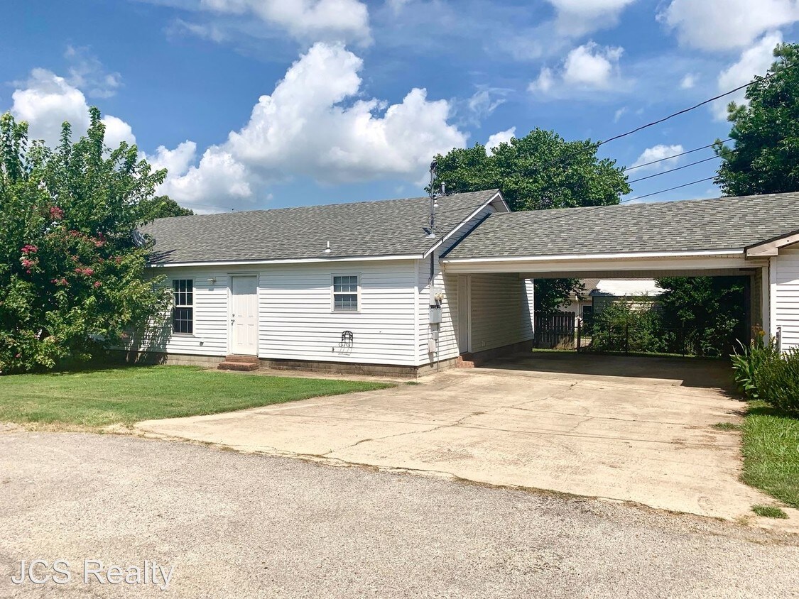 Primary Photo - 3907 Hill Dr