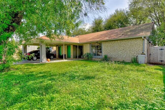Building Photo - 10505 Little Pebble Dr