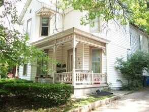 Building Photo - 361 S Broadway Park