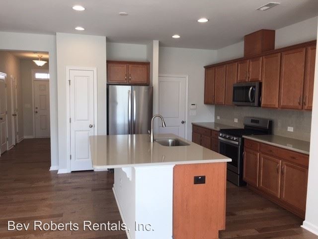 Foto del edificio - 3 br, 3.5 bath House - 807 New Derby Lane
