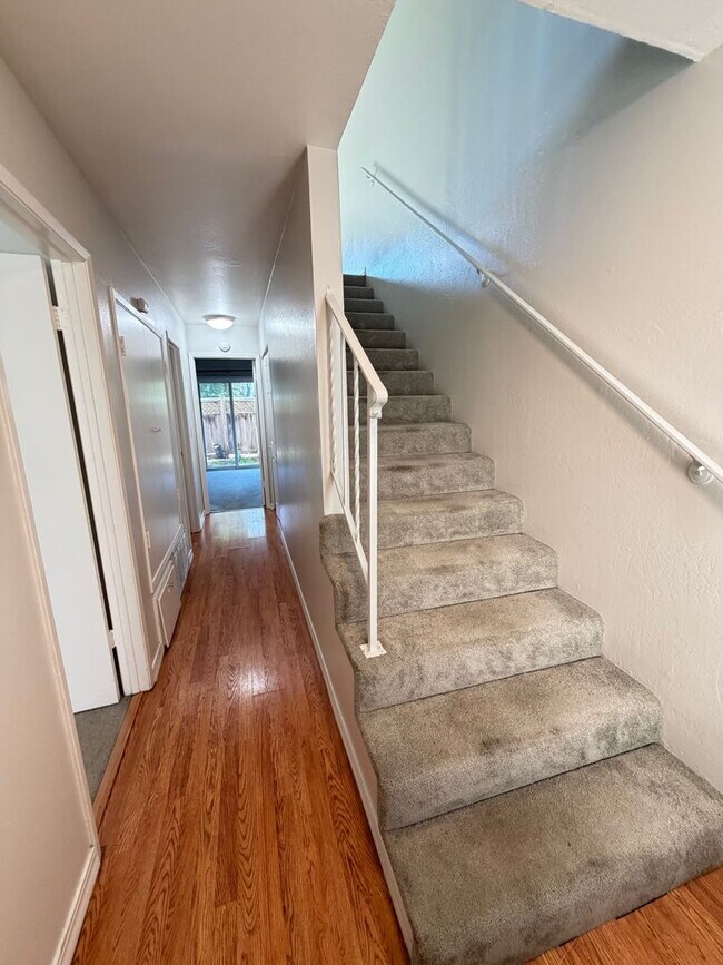 Foto del edificio - Convenient 2 Bedroom Condo in Bennett Valley