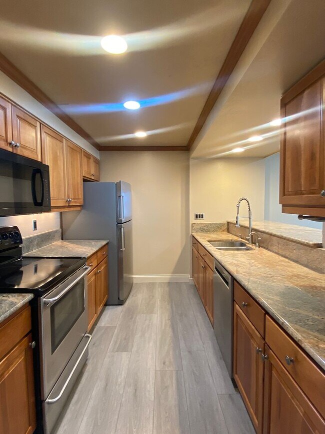 Foto del edificio - Class and Style! 3 Bed, 2 Bath South Hill ...