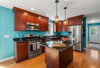 Building Photo - 8 Bresciani Ln
