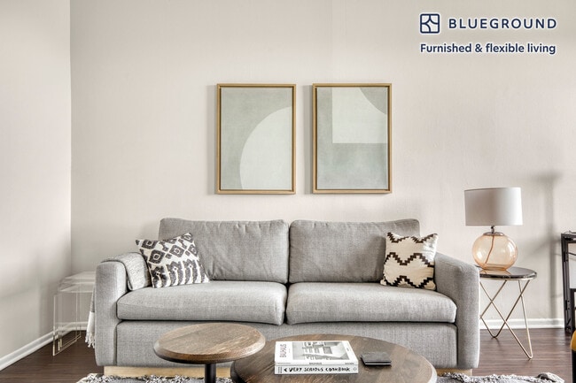 Building Photo - 467 S Arnaz Dr