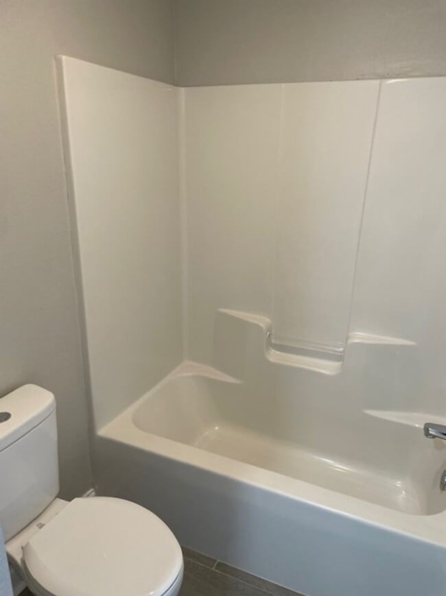 Building Photo - Newly Renovated!