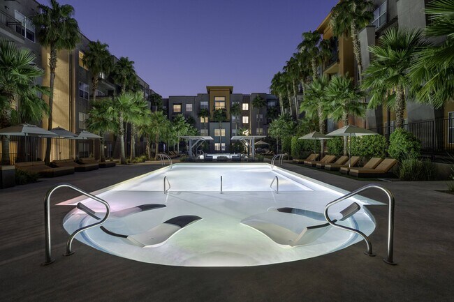 Building Photo - Lofts at 7100