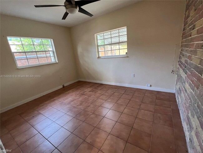 Building Photo - 3 br, 1 bath House - 280 NW 104th Ter