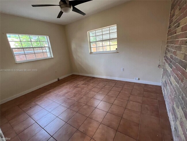 Foto del edificio - 3 br, 1 bath House - 280 NW 104th Ter