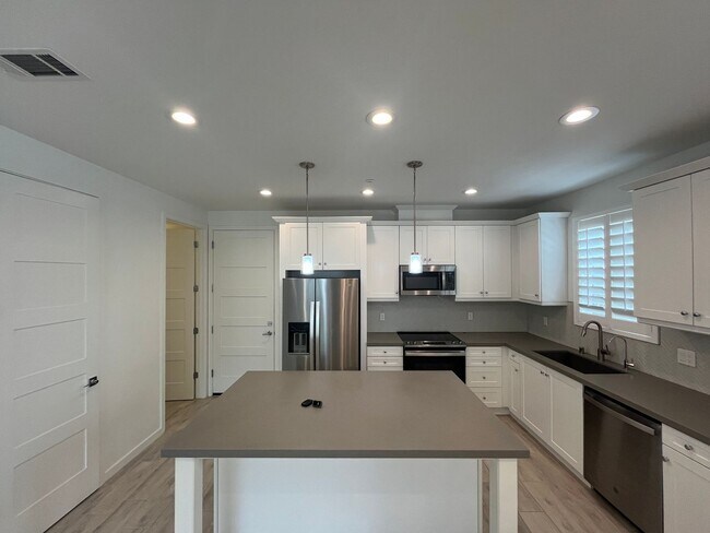 Building Photo - Newly Built Farmhouse Style Townhome in Ri...