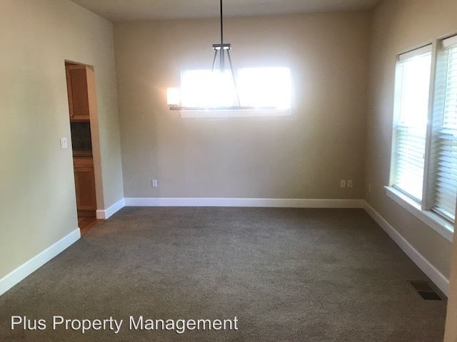Foto del edificio - 3 br, 2 bath House - 1565 NW Hemlock Ave