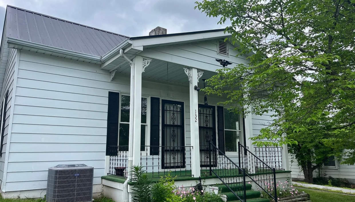 Primary Photo - Newly Renovated 3-Bedroom, 1-Bath Home wit...