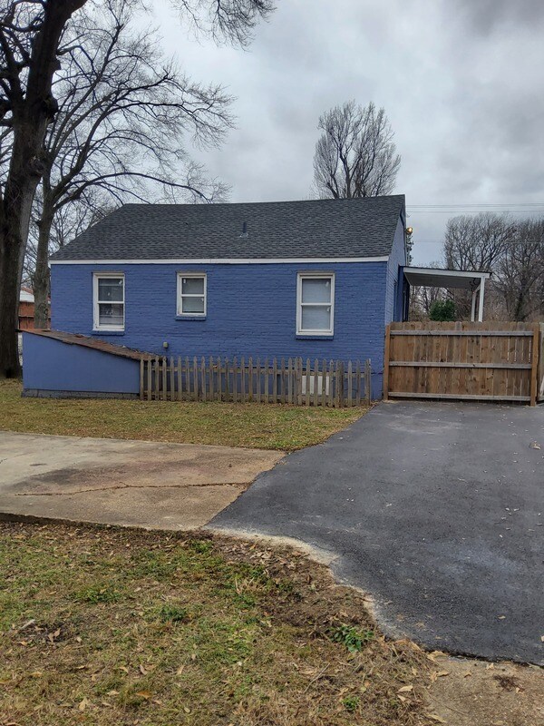 Building Photo - 1688 Pendleton St
