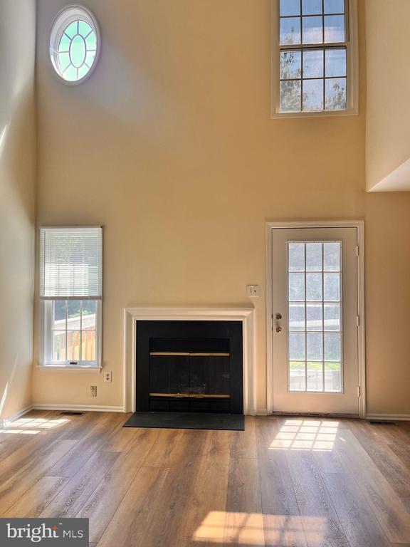 Foto del edificio - 13 Benjamin Rush Ln