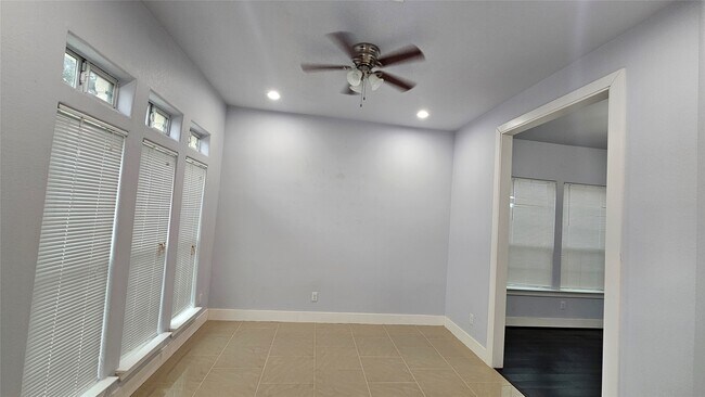 Building Photo - 3715 Aldridge Dr