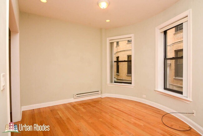 Building Photo - 1215 N Dearborn St
