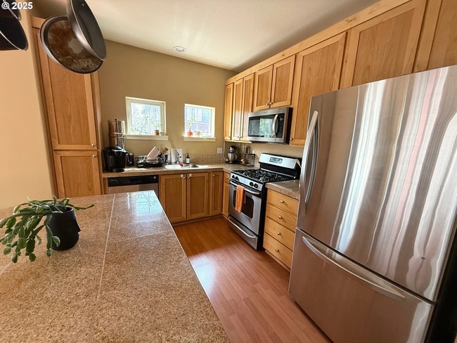 Building Photo - Spacious 2BD/2.5BA Townhome in the Heart o...