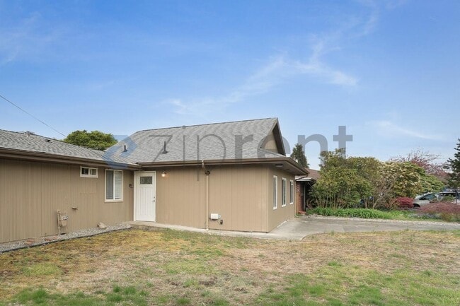 Building Photo - 1413 12th St NE