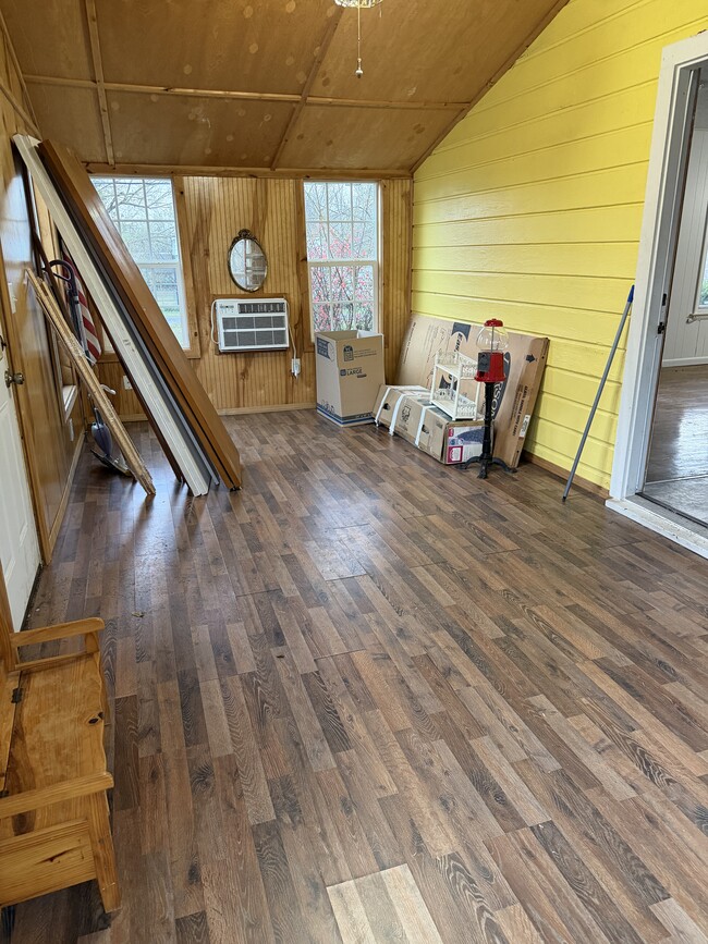 Building Photo - 209 W Frontier St