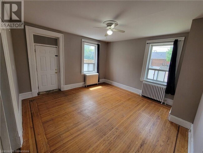 Photo du bâtiment - 303 E 19th St