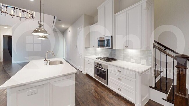 Foto del edificio - 7308 Van Tuyl Pkwy