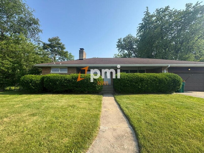 Building Photo - 330 E 69th Pl