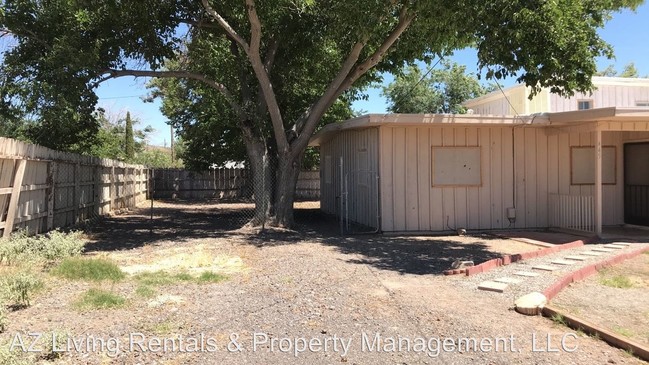 Foto del edificio - 4 br, 2 bath House - 0445 E. Simon Avenue