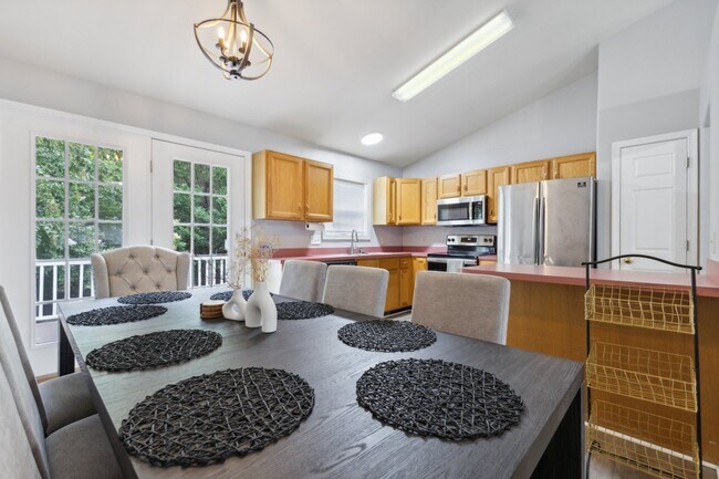 Foto del edificio - Welcome Home! Nestled in the serene cul-de...
