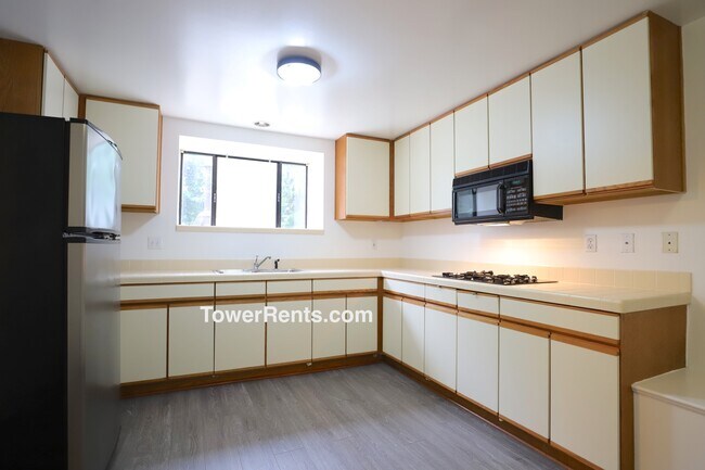 Foto del edificio - 2566-2568 22nd Avenue