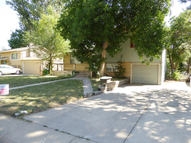 Foto del edificio - 424 Clover Ln