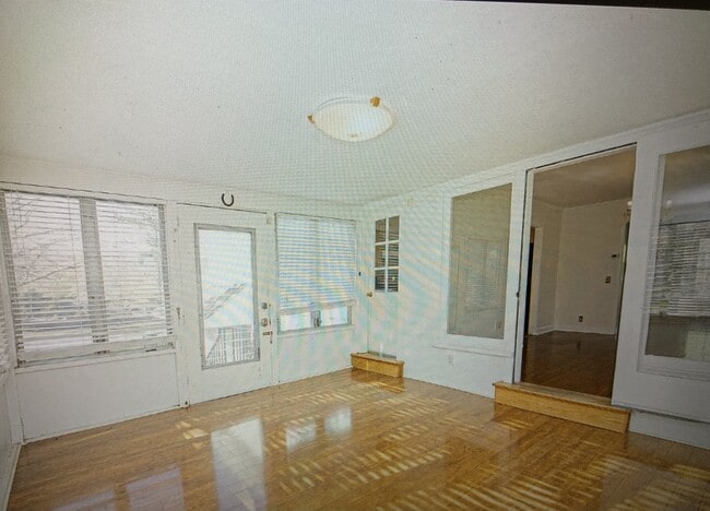 Building Photo - 526 Williams Rd